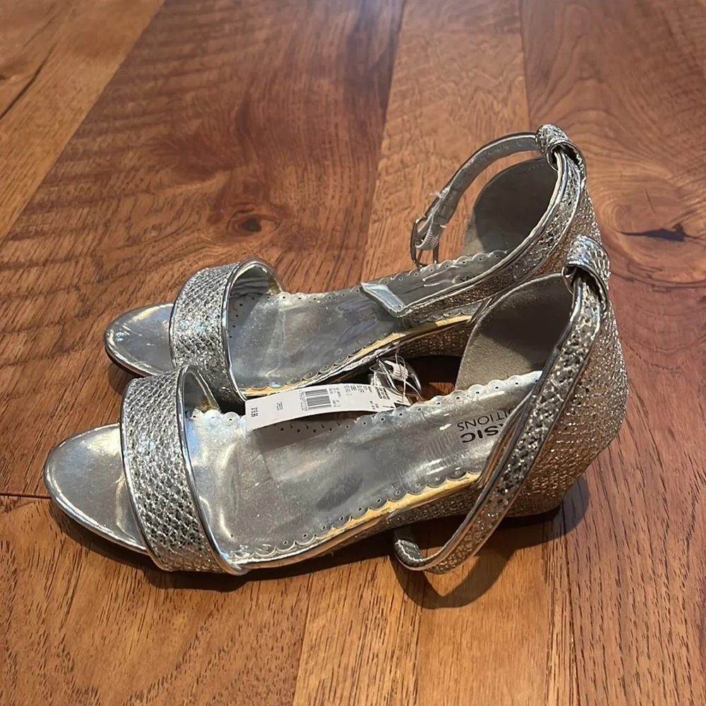 NWT Basic Editions Girl’s Silver Heels Size 1